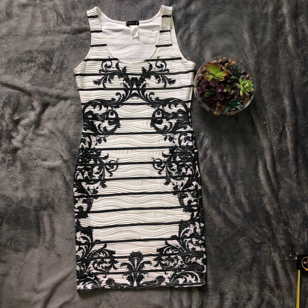 Venus sleeveless ruching dress size S